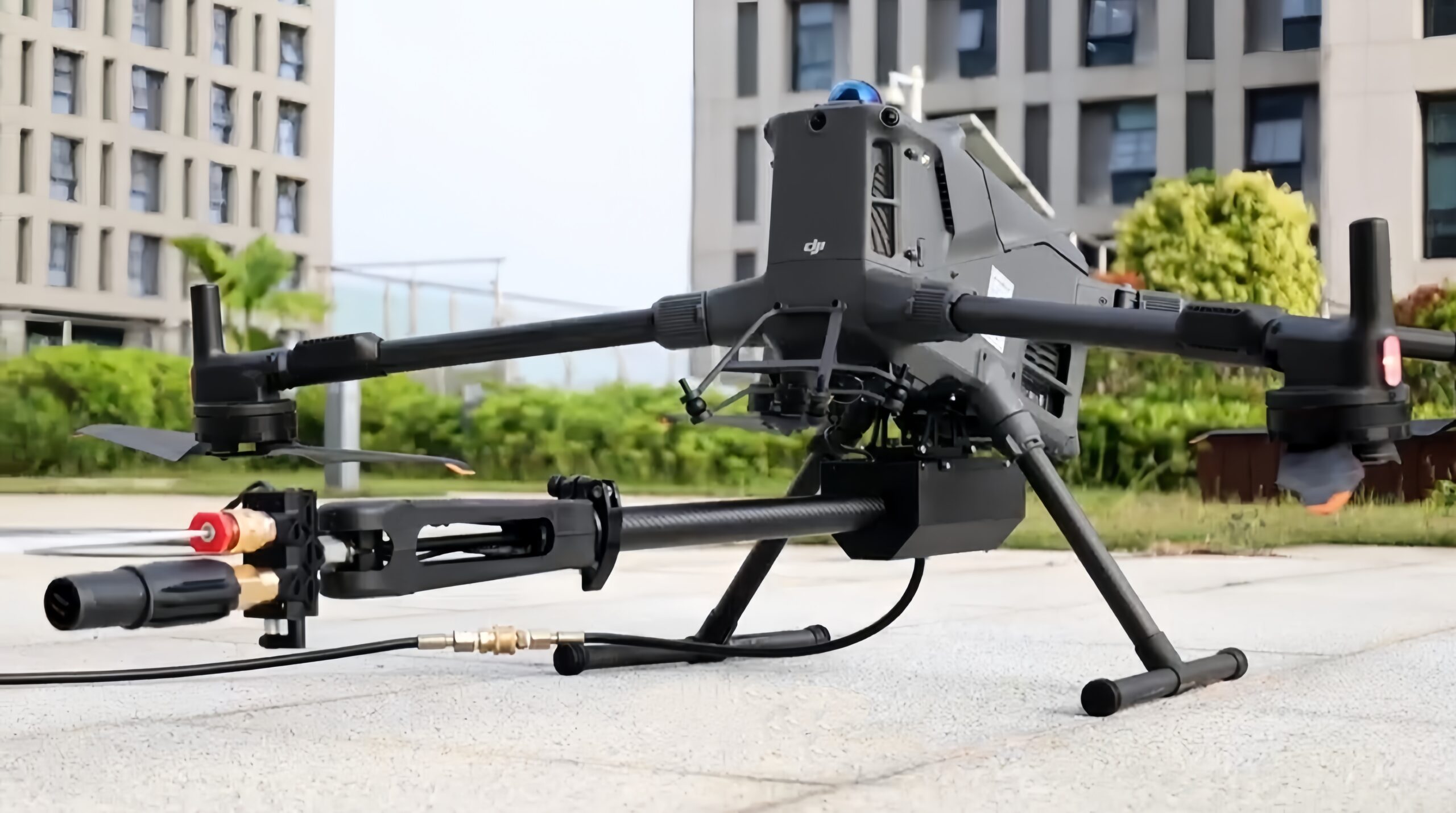 Four-scene collage of industrial cleaning drone spraying high-pressure water to clean high-rise building glass curtain wall outdoors, facade aerial cleaning UAV actual working effect